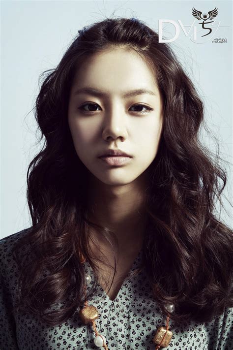 She debuted as a member of girl's day in 2010. » Hyeri » Korean Actor & Actress
