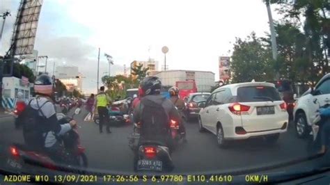 Hasil Interogasi Video Viral Polisi Dorong Pemotor Sampai Jatuh Di