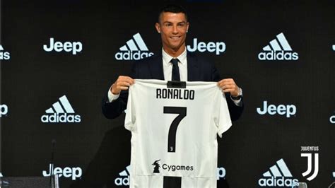 Cristiano Ronaldo Unveiled As Juve Player See Pics Of Cr7 Juventus