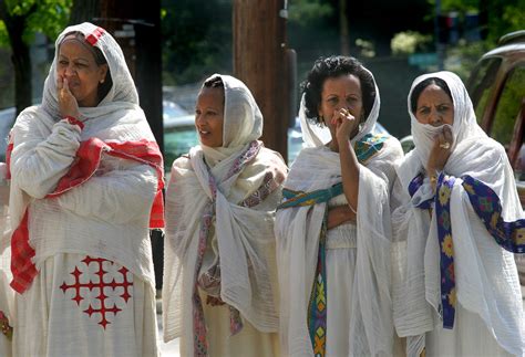 Eritrean Dress A Group Of Women In Traditional Dress Arriv Flickr