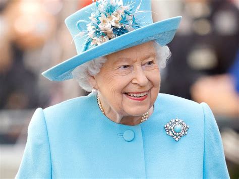 La monarca de 94 años conmemoró el centenario de la fuerza aérea australiana, país del cual también es soberana. Isabel II: el secreto de la ginebra y otras 7 curiosidades ...