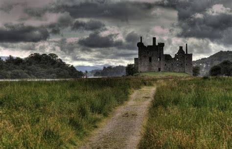 The Abandoned Kilchurn Castle In Scotland Beautiful Places To Visit