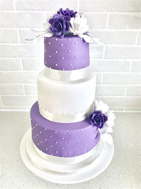 Lilac And White Wedding Cake Very Pretty Worth Keeping In Mind For