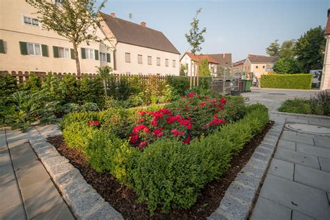 It also presents new products and the latest trends, making it ideal for both experienced gardeners and novices. Referenzen - Gartenidee Kuchler