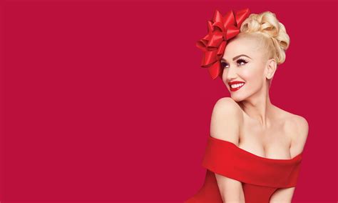Gwen Stefani You Make It Feel Like Christmas Xmas Music In October
