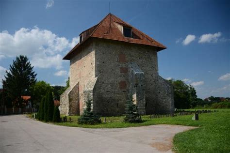 Photos, address, and phone number, opening hours, photos, and user reviews on yandex.maps. lakótorony - Foto di Szabadbattyan, Fejer County - Tripadvisor