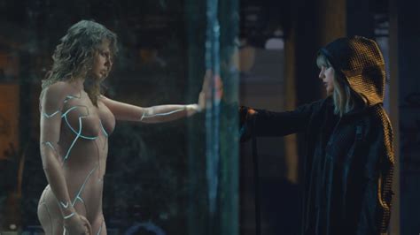 Taylor Swift S Ready For It Introduces The World To Naked Robot