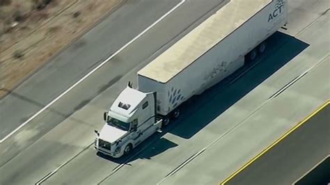 California Police Pursue Stolen Big Rig For Hours And Miles Abc7 New York