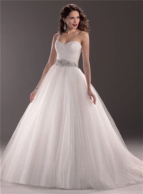 Traditional Ball Gown Sweetheart Tulle Wedding Dress With Beading