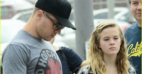 Celeb Diary Ryan Phillippe Goes On A Long Walk With His Daughter Ava From Venice To Santa Monica
