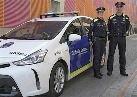 La Guardia Urbana De Lhospitalet Estrena Nuevos Uniformes Barcelona Al Día