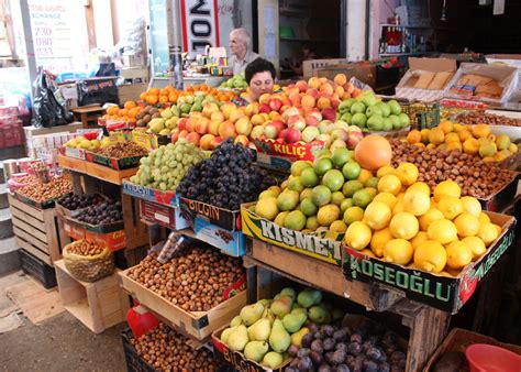 Рынок Бони (Парехи), Батуми, Грузия. Центральный продуктовый базар на ...