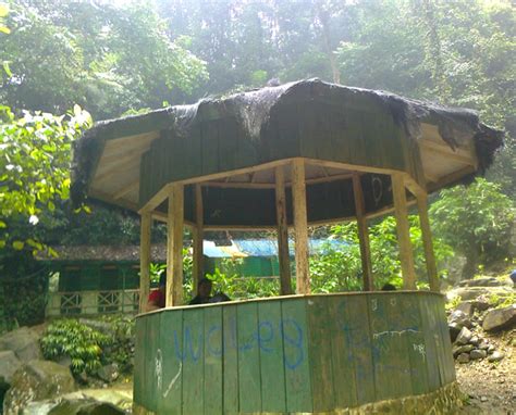 Merupakan salah satu rangkaian curug yang ada di kab. Air Terjun Cigentis, Loji Karawang