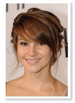 The Heavier And Fuller Sideswept Bangs Celebrity Hairstyles Hairstyles