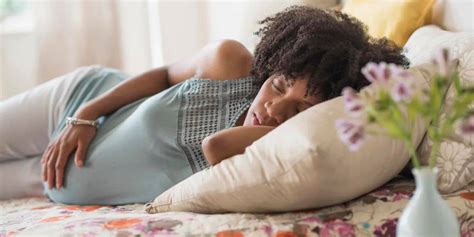 why pregnant women should sleep on their left side