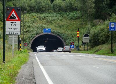 Tunnelen går mellom måna i frogn og verpen i asker, og er en del av oslofjordforbindelsen på europavei 134. Oslofjordtunnel - Wegenwiki
