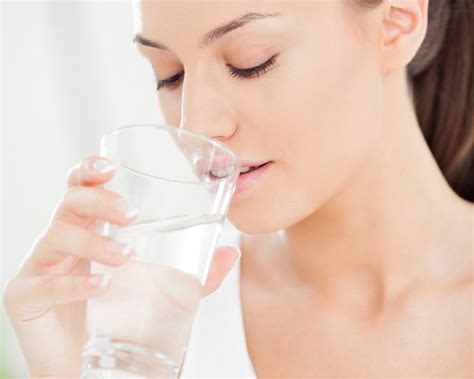 Learn how to get soft lips by application of the correct lipstick that ensures your lips are moisturized all day long. 14 Beauty Tips For Healthy Pink lips