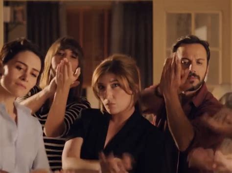 Cebimdeki yabancı cebimdeki yabancı filmi 2018 7.0 720p olarak izlemeniz için hazıruzun yıllardır dost olan 7 kişi hep birlikte akşam yemeği yemeye karar verirler. Cebimdeki Yabancı 2018 Fragmanı izle - Fragmanlar