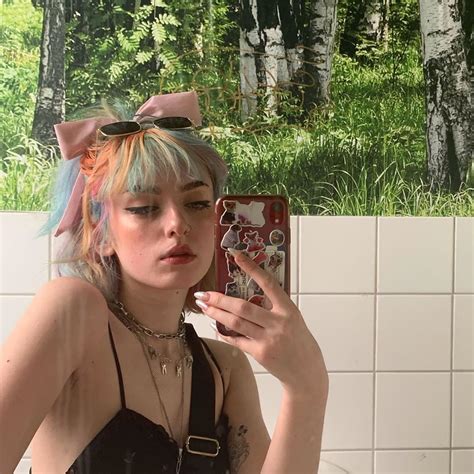 Love The Phone And The Jewelry Source Insta Evefrsr Dye My Hair