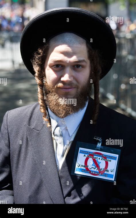 Hasidic Jewish Rabbis Against Zionism At The Israel Parade In New Stock