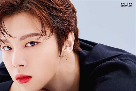 Kim Wooseok Becomes The First Male Model For Popular Cosmetic Brand Clio