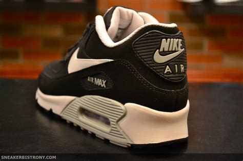 Sneaker Bistro Streetwear Served W Class Kicks Nike Air Max 90