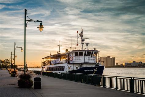 Windsor Riverfront Cruise The Sunset Along The Detroit Riv Flickr