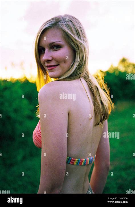 KIRSTEN DUNST In THE VIRGIN SUICIDES 1999 Directed By SOFIA COPPOLA