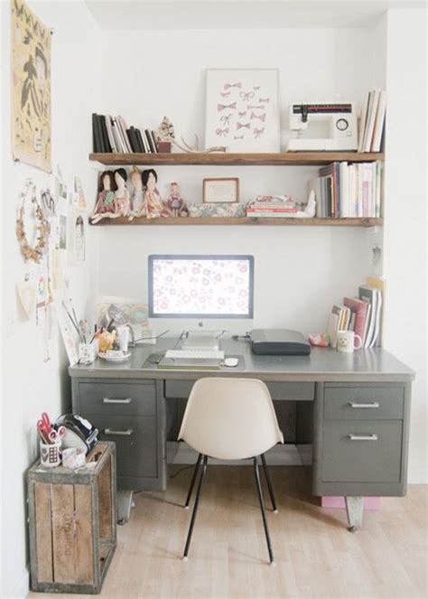 Se lo spazio è davvero piccolissimo, non avete posto a terra per un mobile o una scarpiera ma solo una parete da arredare, lo specchio con ganci è un'ottima soluzione. 10 idee di design per arredare studio di casa ...