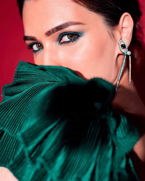 Want Kriti Sanons Emerald Eye Makeup Look Heres How Lifestyle News