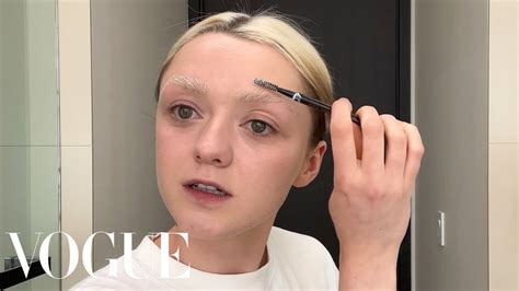 Maisie Williamss Guide To Punk Makeup And Her Sex Pistols Inspiration