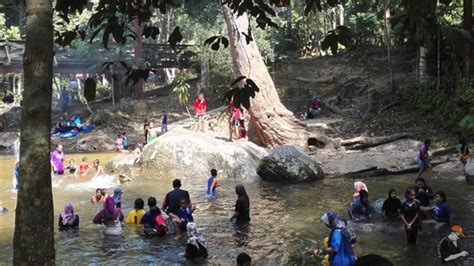 In this elevated level, the kinta river cascades over a series of rapids known as the tanjung rambutan waterfall. Mandi Manda Jeram Hutan Lipur Ulu Kenas