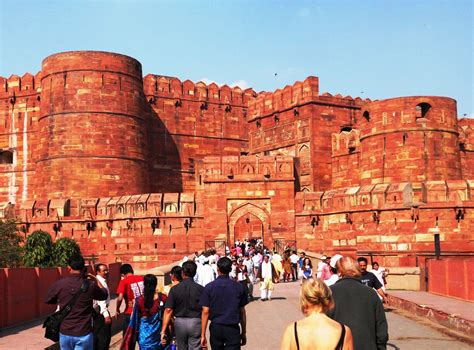 Famous Historic Buildings And Archaeological Sites In India Agra Taj