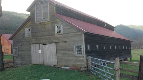 Beautiful Old Barn In Sandy Oregon Old Barn Outdoor Structures Barn