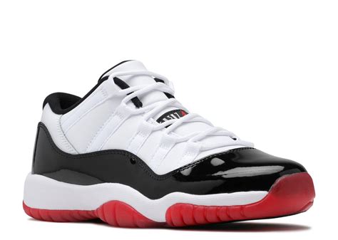 The 'concord' influence becomes apparent on the shoe's white leather upper, which is overlaid by a black patent leather overlay. Air Jordan 11 Retro Low Concord Bred (GS) - kickstw