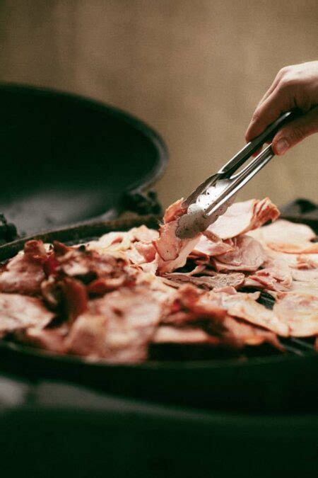 Can You Eat Raw Bacon 5 Risks Of Uncooked Bacon Hotsalty