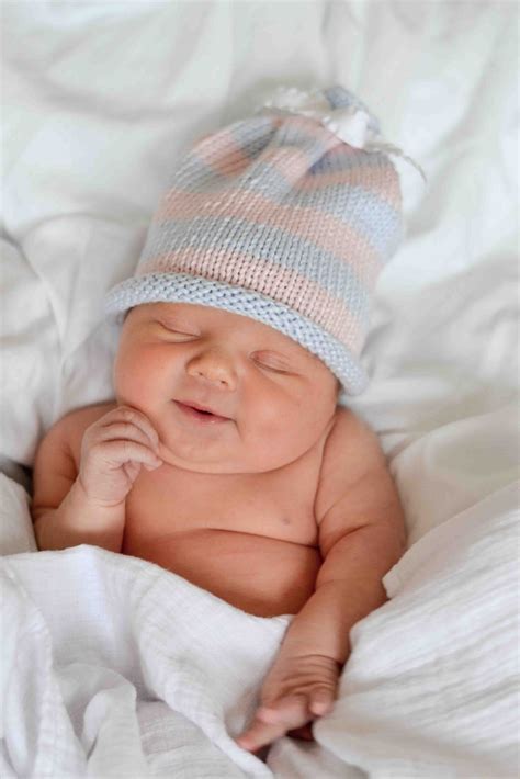 Little And Lovely Ellas Diy Newborn Photo Shoot