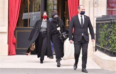 The youngest of bruce willis and demi moore's three daughters, tallulah willis, announced on instagram tuesday that she is engaged to film director dillon buss. DEMI MOORE and TALLULAH WILLIS Out in Paris 01/26/2021 ...
