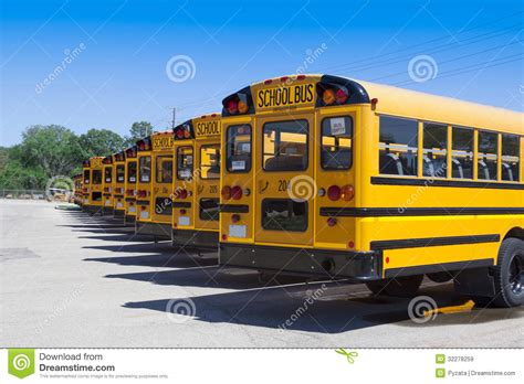 Autobuses Escolares Imagen De Archivo Imagen De Casero 32278259