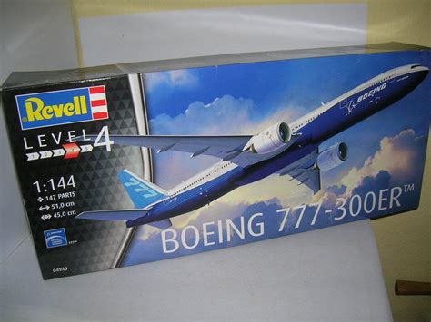 Revell Boeing 777 300er Passagierflugzeug 1144 Bausatz
