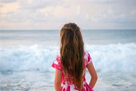 Gambar Pantai Laut Pasir Lautan Orang Gadis Wanita Sinar Matahari Gelombang Liburan