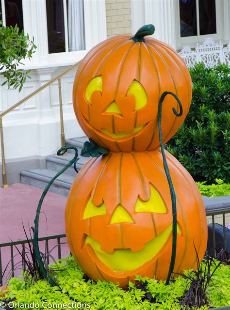 Official instagram for thomas kinkade studios 🎨#thomaskinkadestudios thomaskinkade.com. Disney is Decorated for Halloween | Orlando Connections