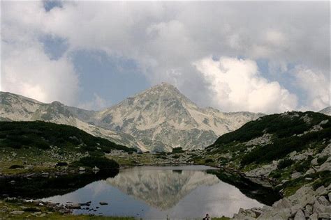 8 Mountain Peaks To Hike In Eastern Europe Pico Muratov La Pirámide