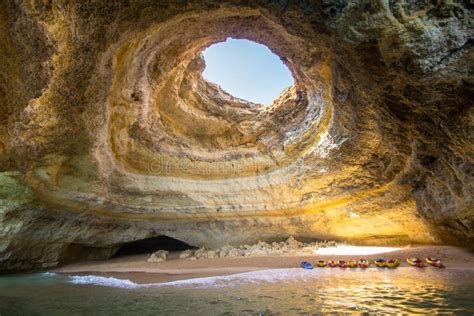Cueva Del Mar De Benagil En Praia De Benagil Portugal Foto De Archivo