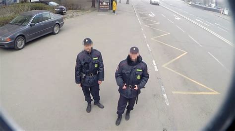 This Outdoor Ad In Moscow Hides From The Police When It Sees Them Coming