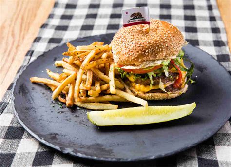 Eat your way though the city's most beloved hamburgers, cheeseburgers, veggie burgers and more. Best Burgers in NYC: A Definitive Guide to New York ...
