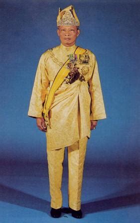 She gave birth to sultan's youngest son, tengku fahd mu'adzam shah in 1994. BENTARA MANGKU BUMI: SULTAN HAJI AHMAD SHAH AL-MUSTA'IN ...