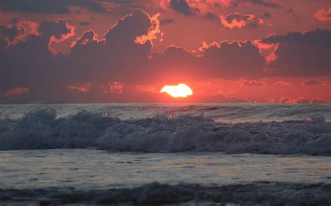 Download Wallpaper 3840x2400 Sea Horizon Sunset Waves Sun Clouds