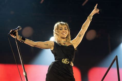 Miley Cyrus Performs Three New Songs At Bbc Radio 1 Big Weekend Music News Conversations