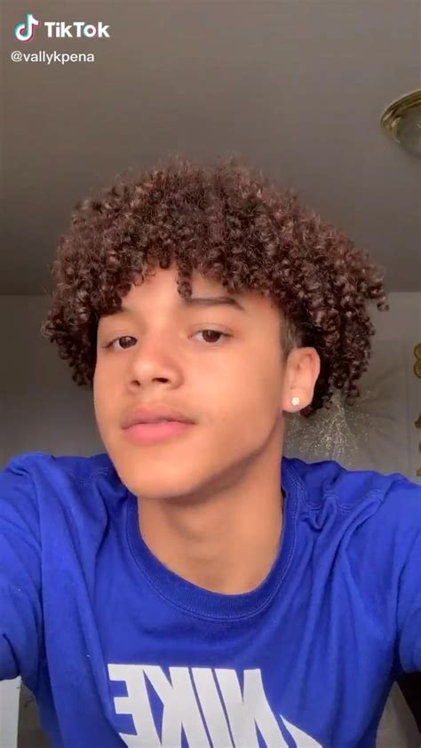 Pin By 𝓨𝓮𝓷𝓲𝓯𝓮𝓻 🌺 On Boys Video Boys With Curly Hair